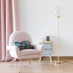 Maisons Du Monde Lampadaires Lampadaire En Métal Doré Et Globe En Verre H152 -Luminaires Soldes 202 lampadaire en metal dore et globe en verre h152 1000 1 39 195076 3