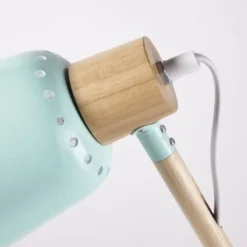 Maisons Du Monde Lampes De Chevet Enfant Lampe De Bureau En Métal Vert Et Hévéa -Luminaires Soldes 202 lampe de bureau en metal vert et hevea 1000 8 23 181653 4