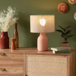 Maisons Du Monde Lampes à Poser Lampe En Céramique Rose Et Abat-jour En Raphia Beige -Luminaires Soldes 202 lampe en ceramique rose et abat jour en raphia beige 1000 8 8 227927 3