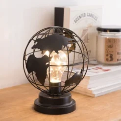 Maisons Du Monde Guirlandes Et Décorations Lumineuses Lampe Globe En Métal Noir Ajouré Avec Ampoule LED -Luminaires Soldes 202 lampe globe en metal noir ajoure avec ampoule led 1000 11 1 195120 2
