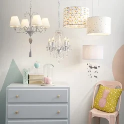 Maisons Du Monde Suspensions Enfant Lustre En Métal Blanc Effet Vieilli Et Pompon Cœur 9 Maisons Du Monde Suspensions Enfant Lustre En Métal Blanc Effet Vieilli Et Pompon Cœur -Luminaires Soldes 202 lustre en metal blanc effet vieilli et pompon coeur 1000 10 5 150885 4