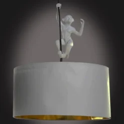 ITEM International Suspensions Lustre Singe Blanc En Résine -Luminaires Soldes 202 lustre singe blanc en resine 1