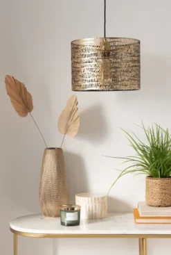 Maisons Du Monde Suspensions Suspension En Métal Doré Ajouré -Luminaires Soldes 202 suspension en metal dore ajoure 1000 13 29 223274 2